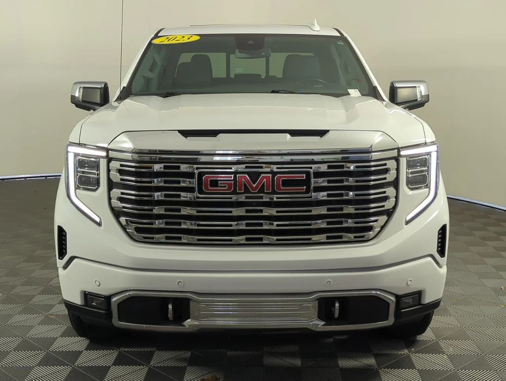 Used 2023 White GMC Denali image 9