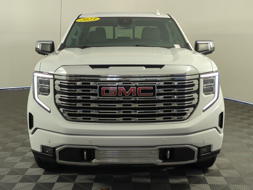 Used 2023 White GMC Denali image 9