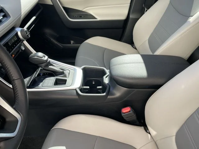 Used 2024 Silver Toyota XLE Premium image 20