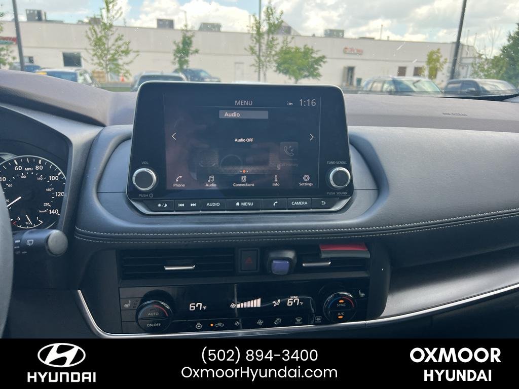 Used 2023 Pearl White Tricoat/Super Black Nissan SV image 9