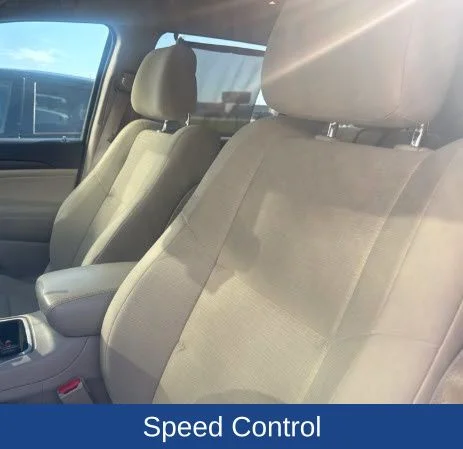 Used 2017 Bright White Clearcoat Jeep Laredo image 5