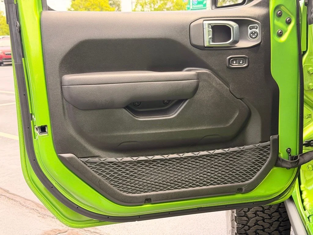 Used 2025  Jeep Rubicon image 31