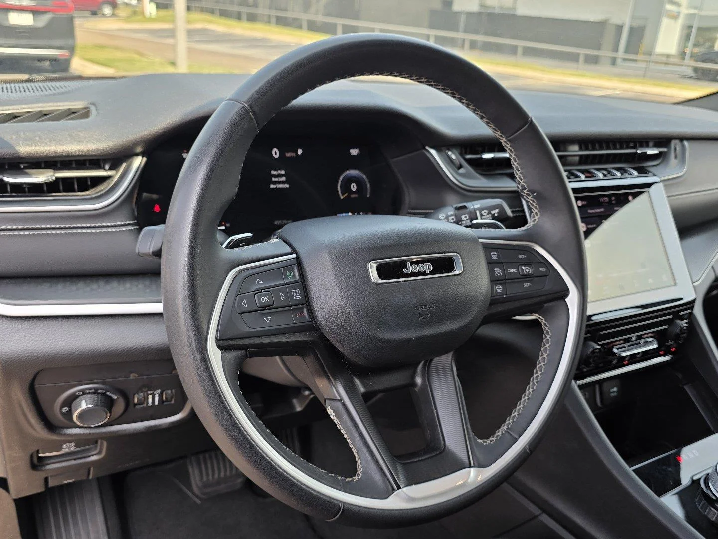 Used 2024 Diamond Black Crystal Pearlcoat Jeep Laredo image 10