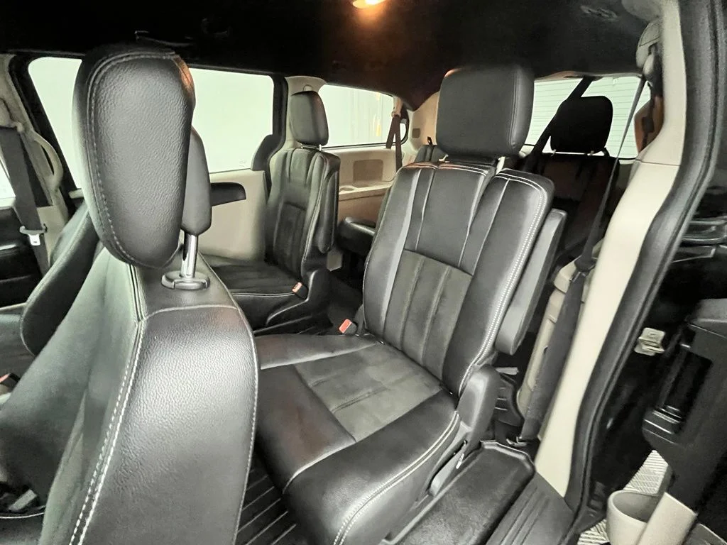 Used 2019 Black Dodge SXT image 39