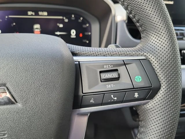 Used 2025 Gray Mitsubishi SE image 22