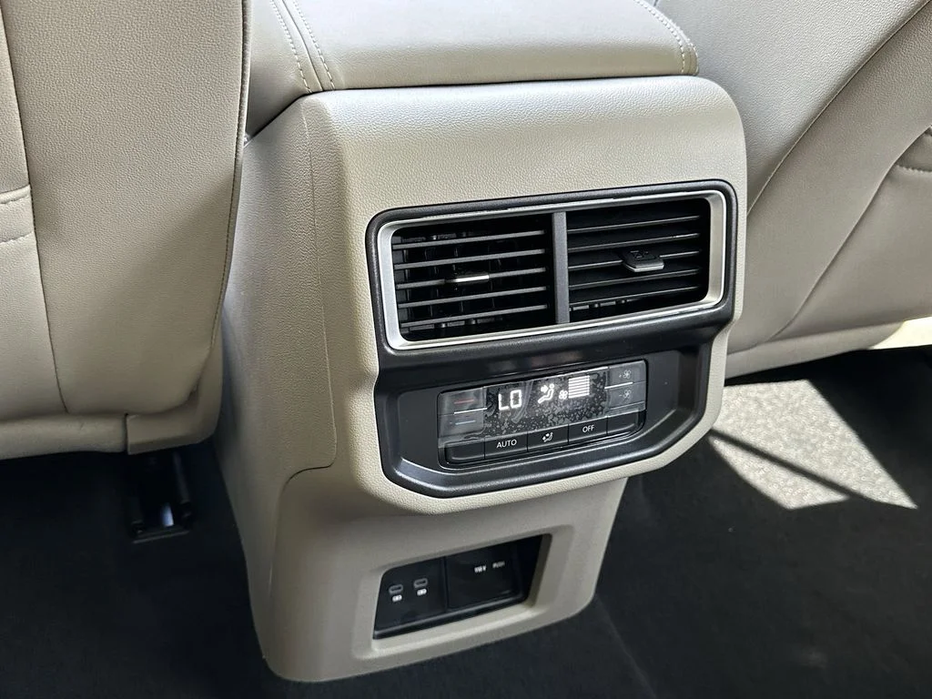 New 2026 White/off-white Volkswagen 2.0T SE w/Technology image 13