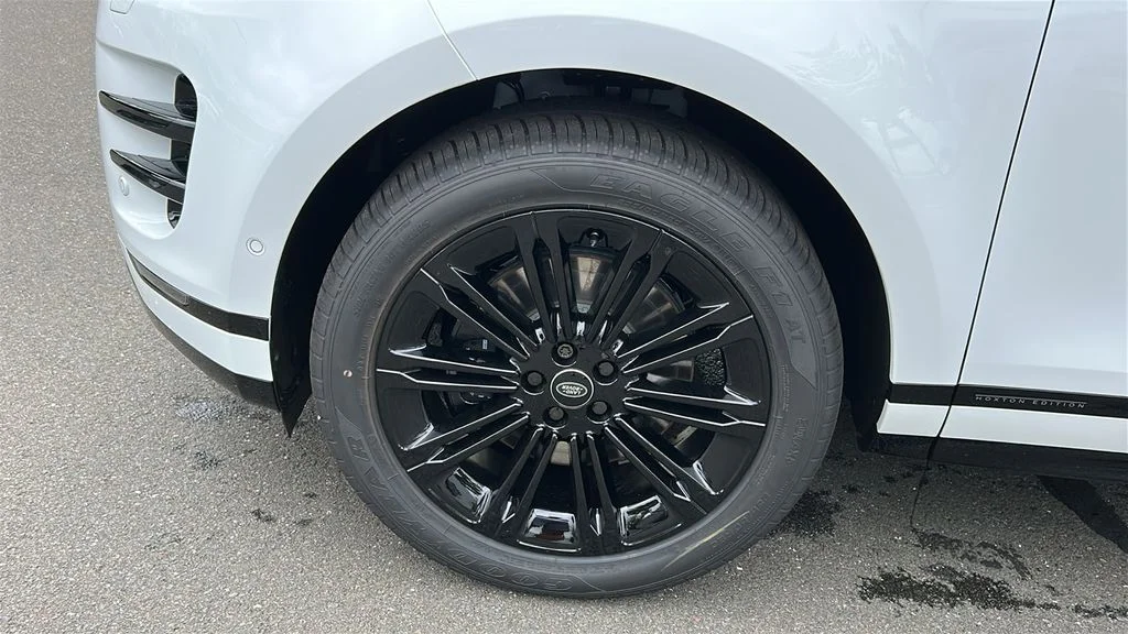 New 2026 White Land Rover Hoxton Edition image 10