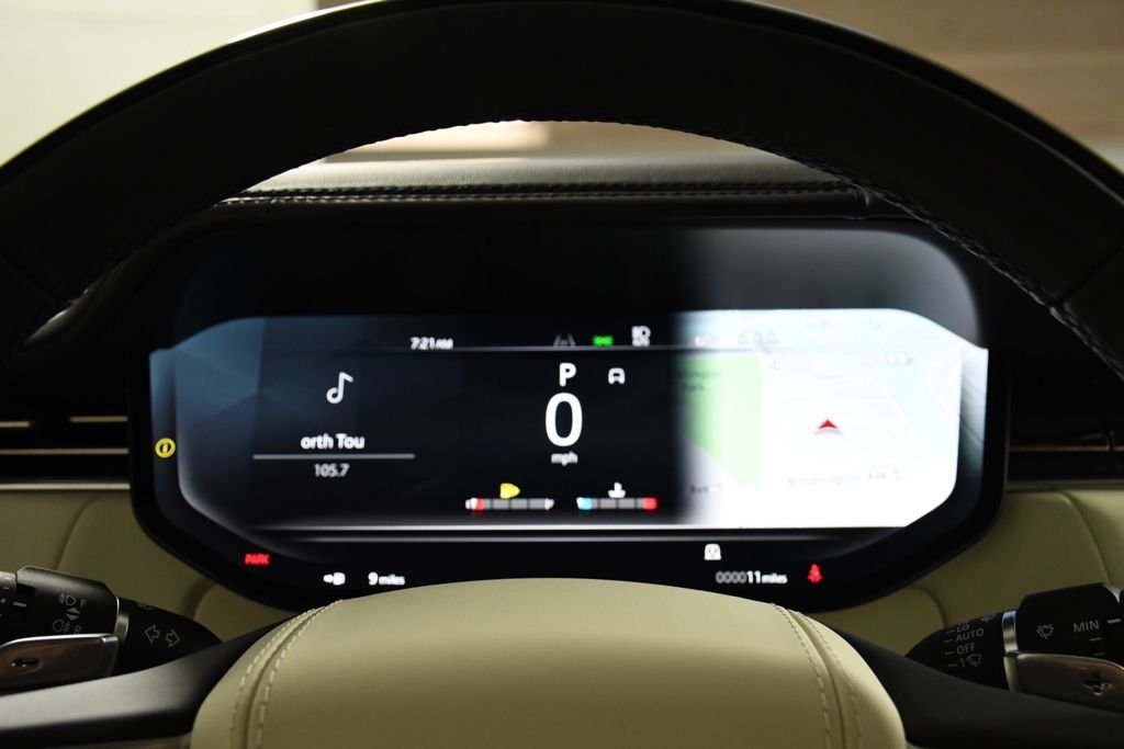 New 2026 Ostuni Pearl W Land Rover SE image 30