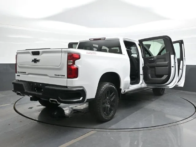 Used 2025 Summit White Chevrolet Custom Trail Boss image 29