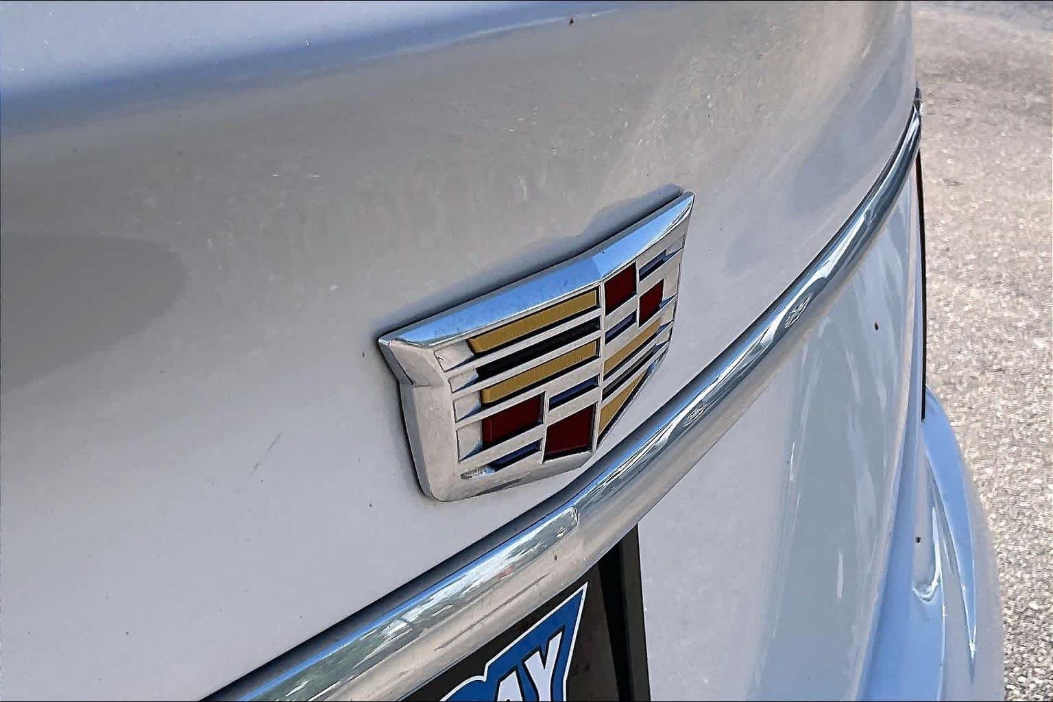 Used 2023 CRYSTAL WHITE TRICOAT Cadillac Luxury image 17