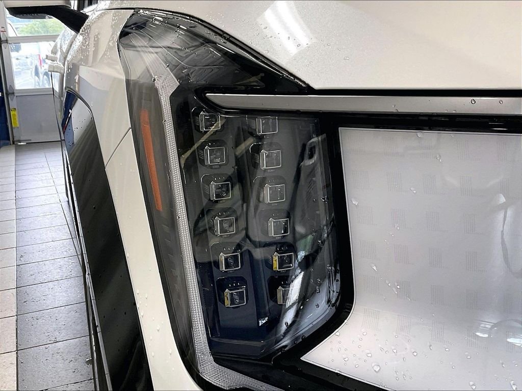 Used 2024 White Kia Land image 34
