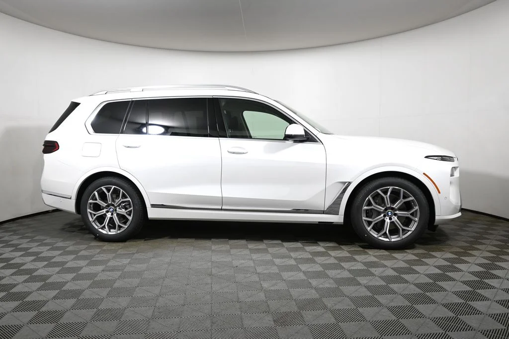 Used 2027 White BMW xDrive40i image 8