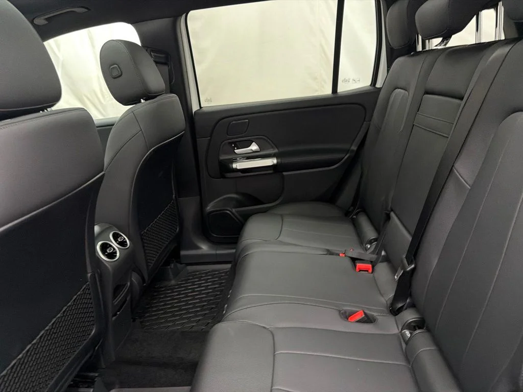 New 2026 White Mercedes-Benz GLB 250 image 19