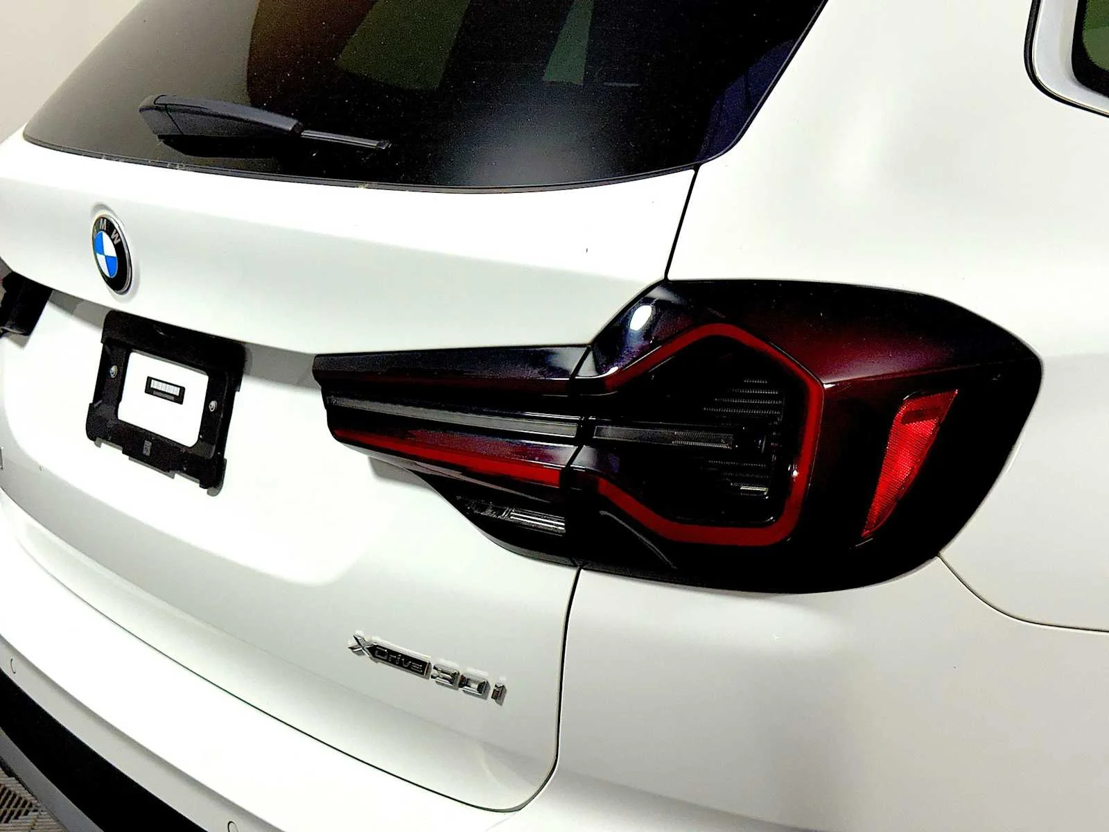 Used 2023 Alpine White BMW xDrive30i image 28