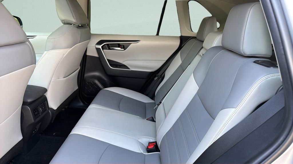 Used 2022 Silver Toyota XLE Premium image 34