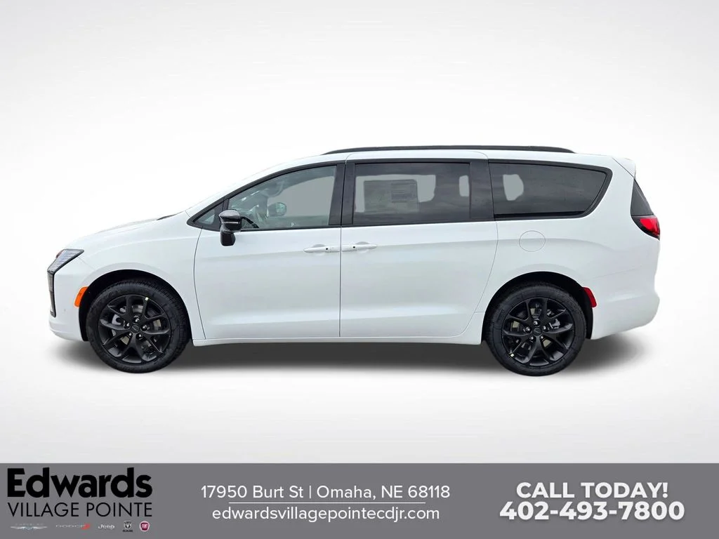 New 2027 Bright White Clear-Coat Exterior Paint Chrysler Limited image 6