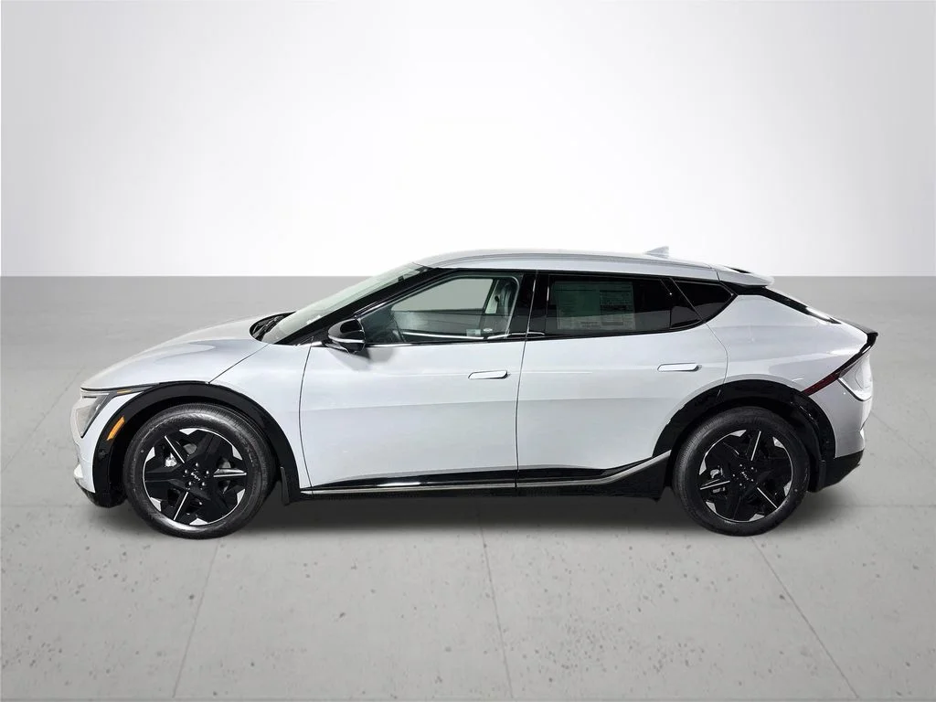 New 2026 Wolf Gray Kia WIND image 9