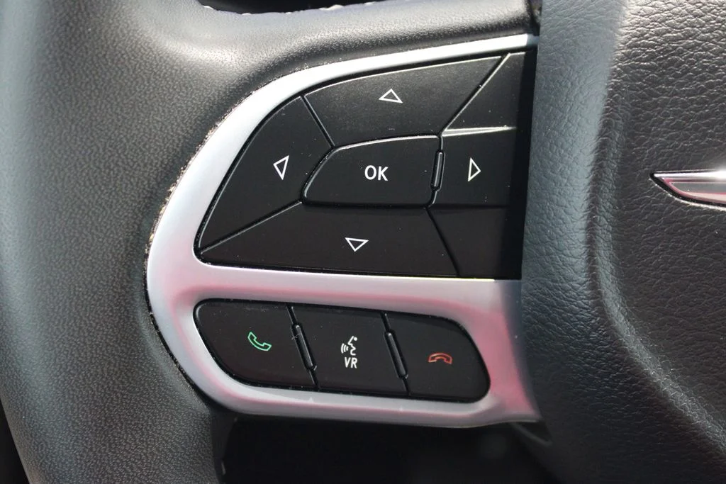 Used 2023 Bright White Clearcoat Chrysler Touring L image 21