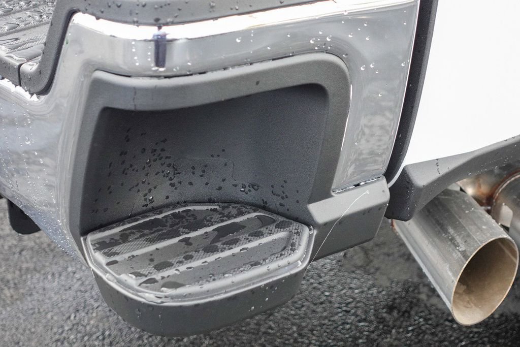 New 2026 Oxford White Ford F-250® XLT image 10