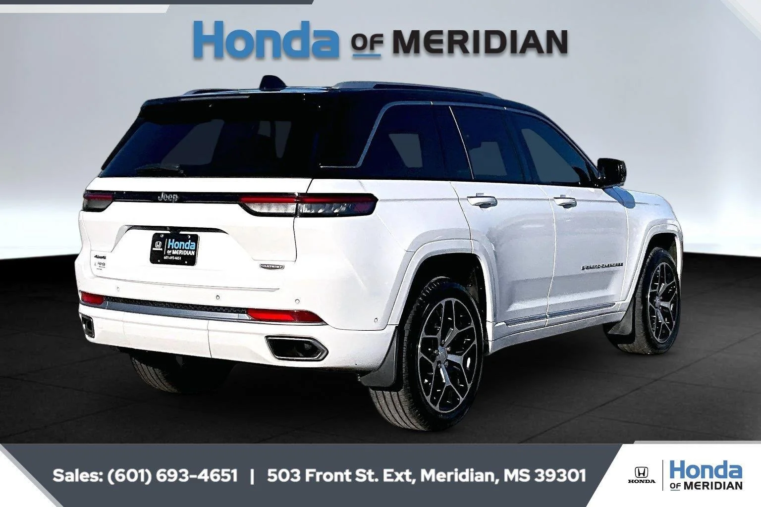 Used 2022 Bright White Clearcoat Jeep Summit Reserve image 11