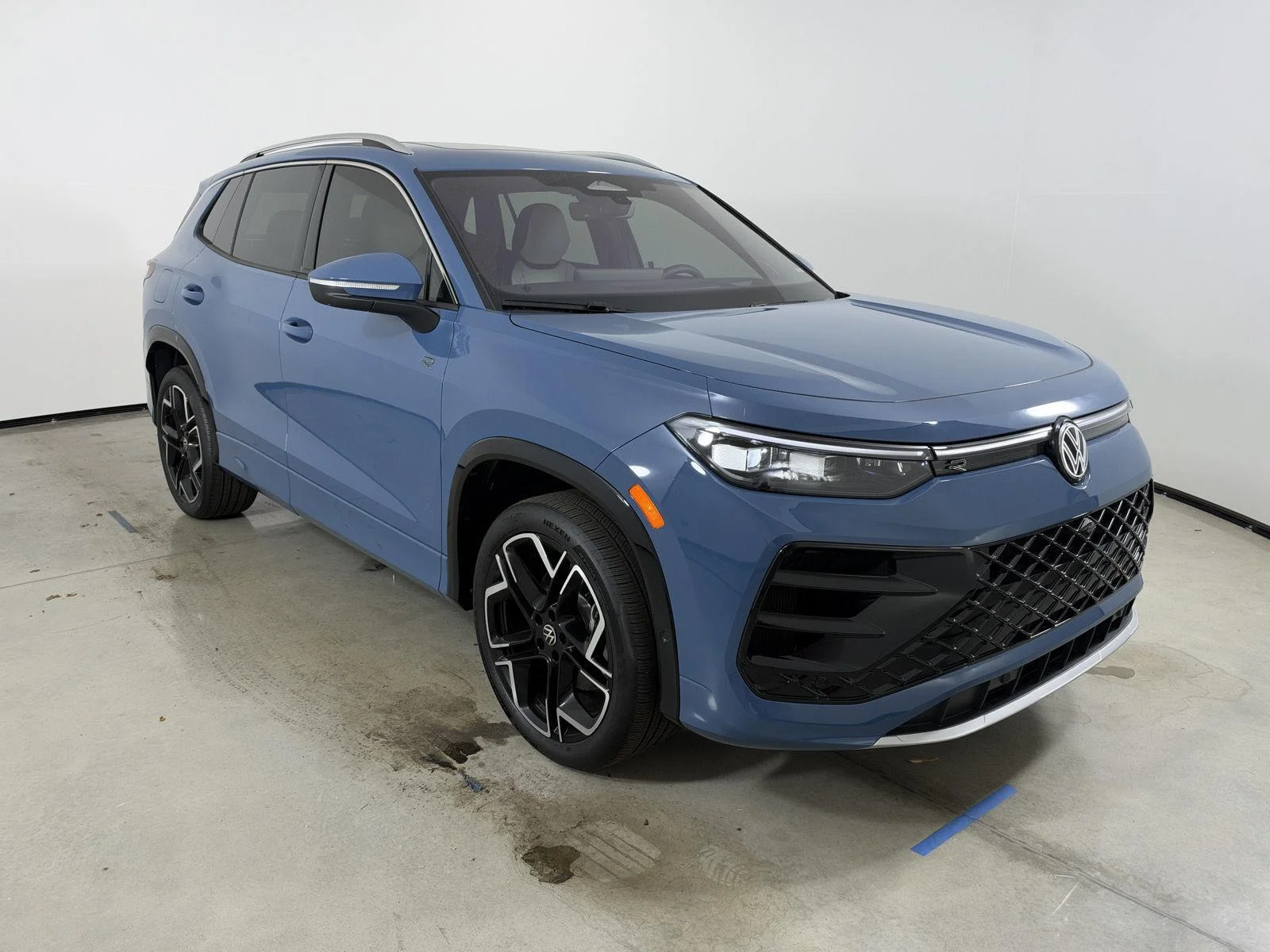 New 2026 Monterey Blue Pearl Volkswagen SEL R-Line Turbo image 3