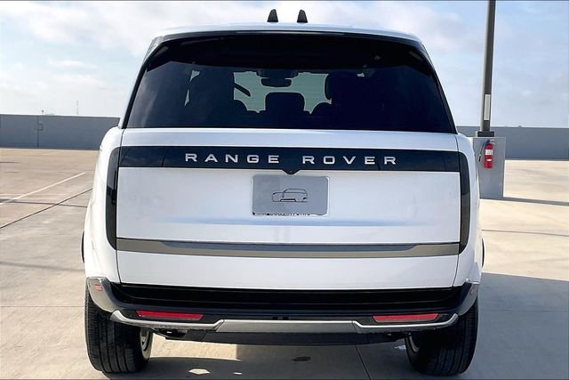 New 2026 Fuji White Land Rover SE image 4