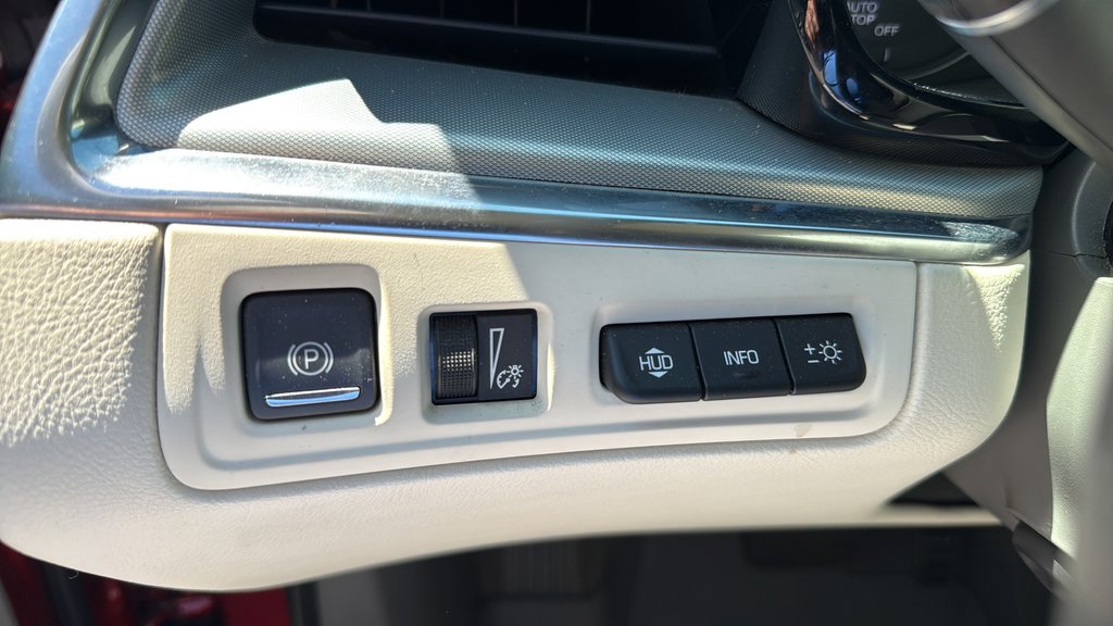 Used 2022 INFRARED TINTCOAT Cadillac AWD Premium Luxury image 28