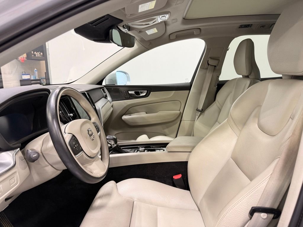 Used 2019 Silver Volvo  image 9
