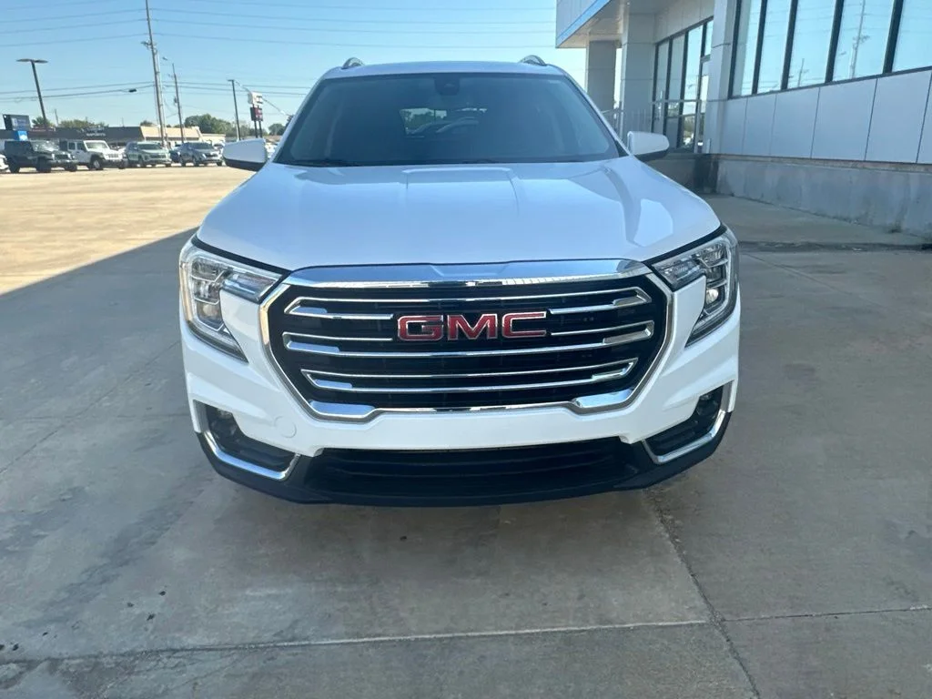 Used 2023 White GMC SLT image 26