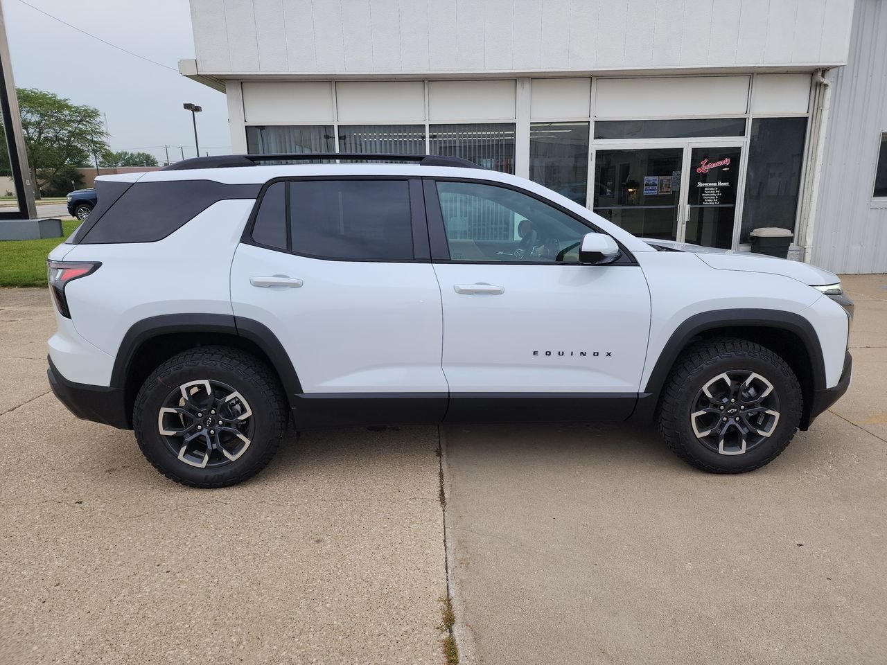New 2027 Polar White Tricoat Chevrolet AWD ACTIV image 9