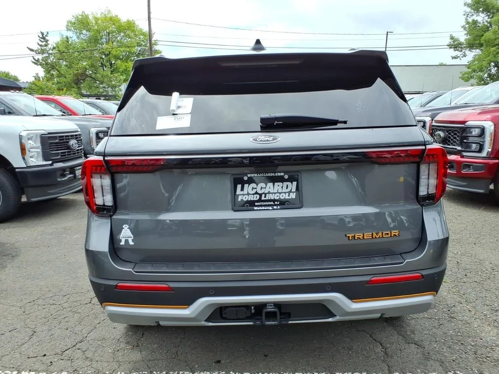 New 2026 Carbonized Gray Metallic Ford Tremor® image 5