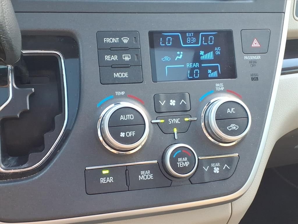 Used 2020 Beige Toyota XLE image 27