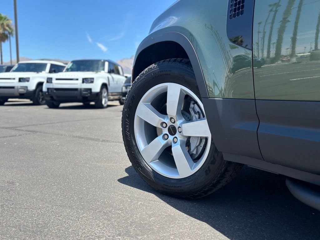 New 2026 Woolstone Green Land Rover S image 4