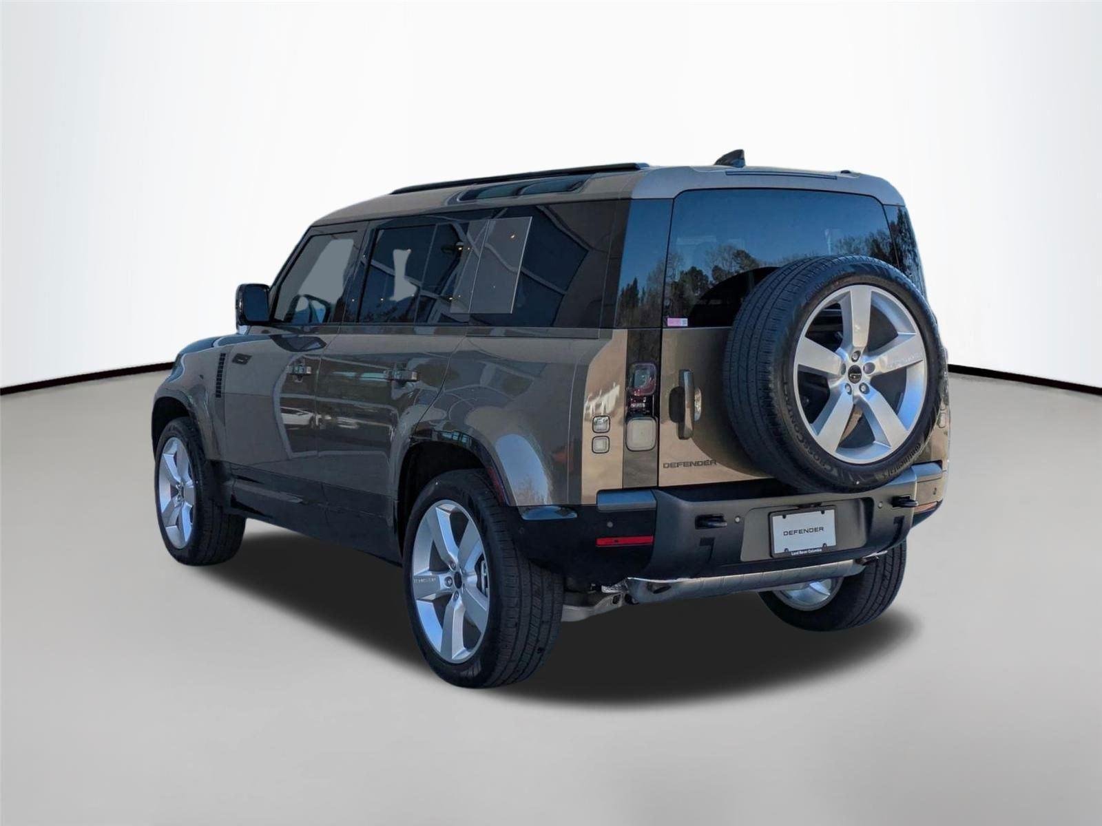 Used 2026 Gondwana Stone Metallic Land Rover X-Dynamic SE image 7