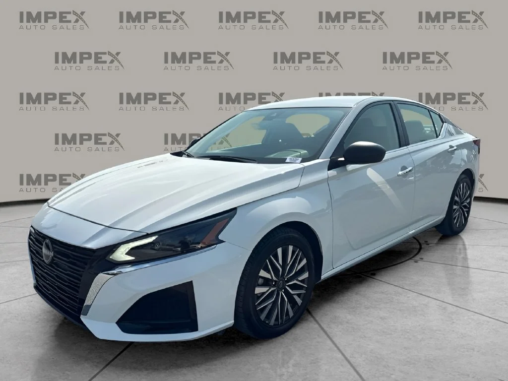 Used 2025 White Nissan 2.5 SV image 1
