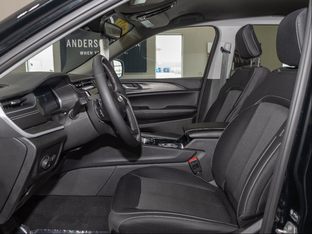 2023 Jeep Grand Cherokee Laredo - Photo 8