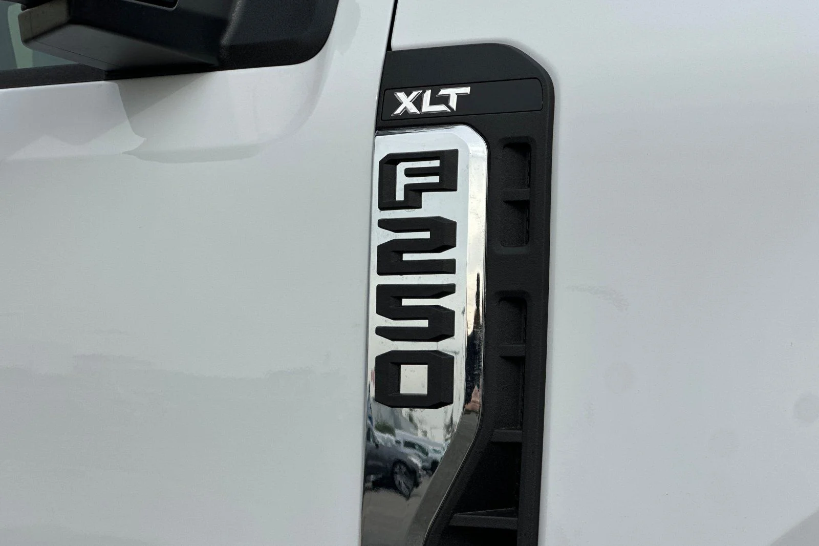 New 2026 Oxford White Ford F-250® XLT image 23