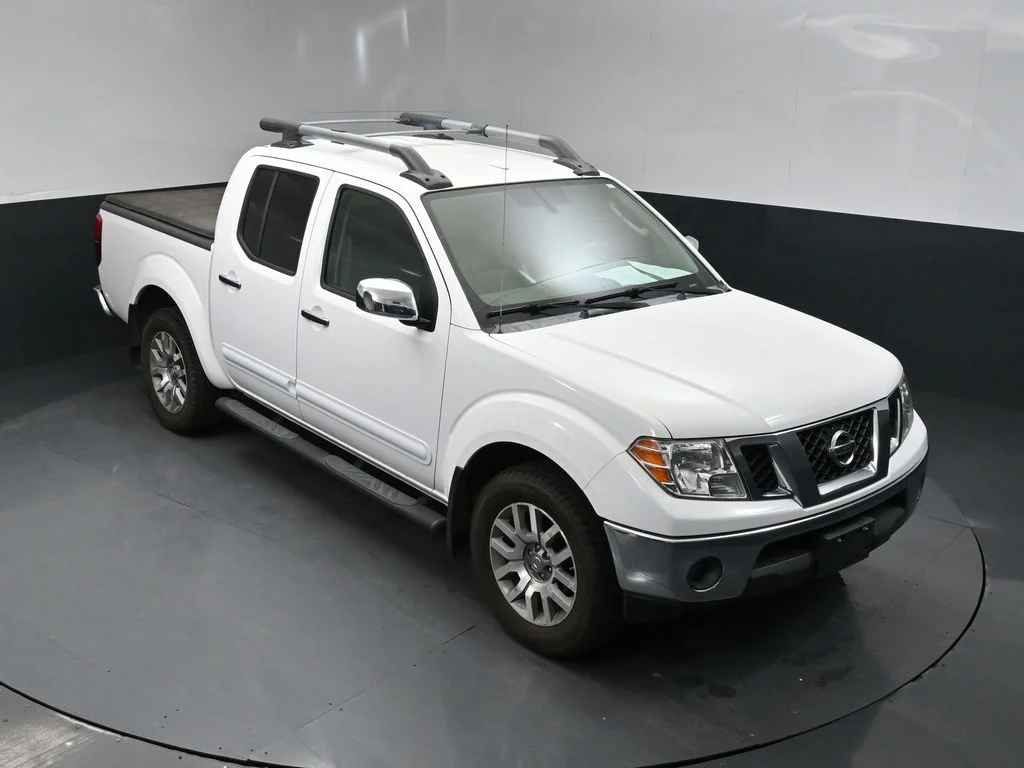 2011 Nissan Frontier 4.0 SL Crew Cab 4X4 AT SWB's photo
