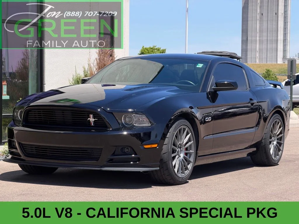 2013 Ford Mustang GT Premium's photo