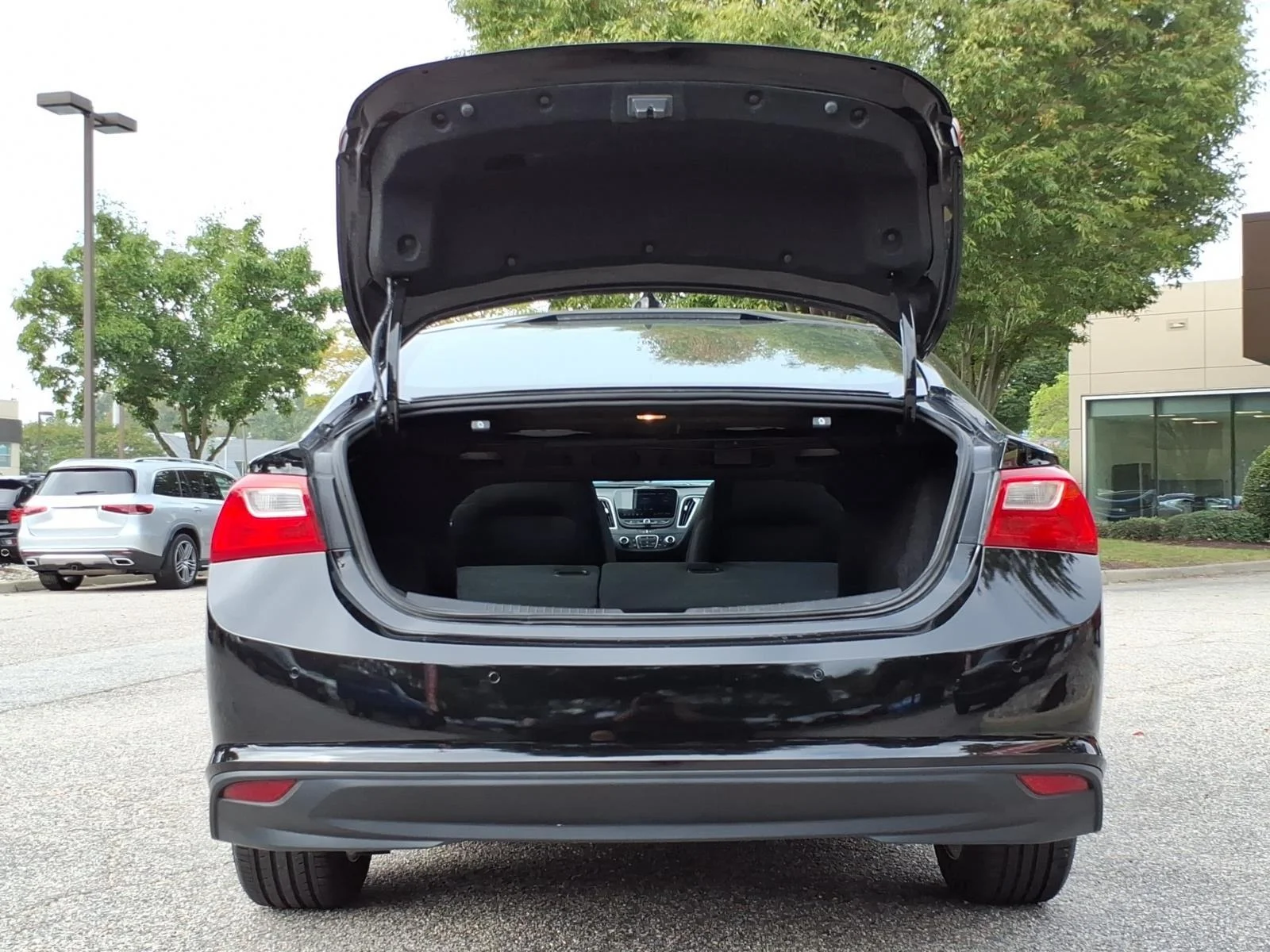 Used 2025 Mosaic Black Metallic Chevrolet LT image 31