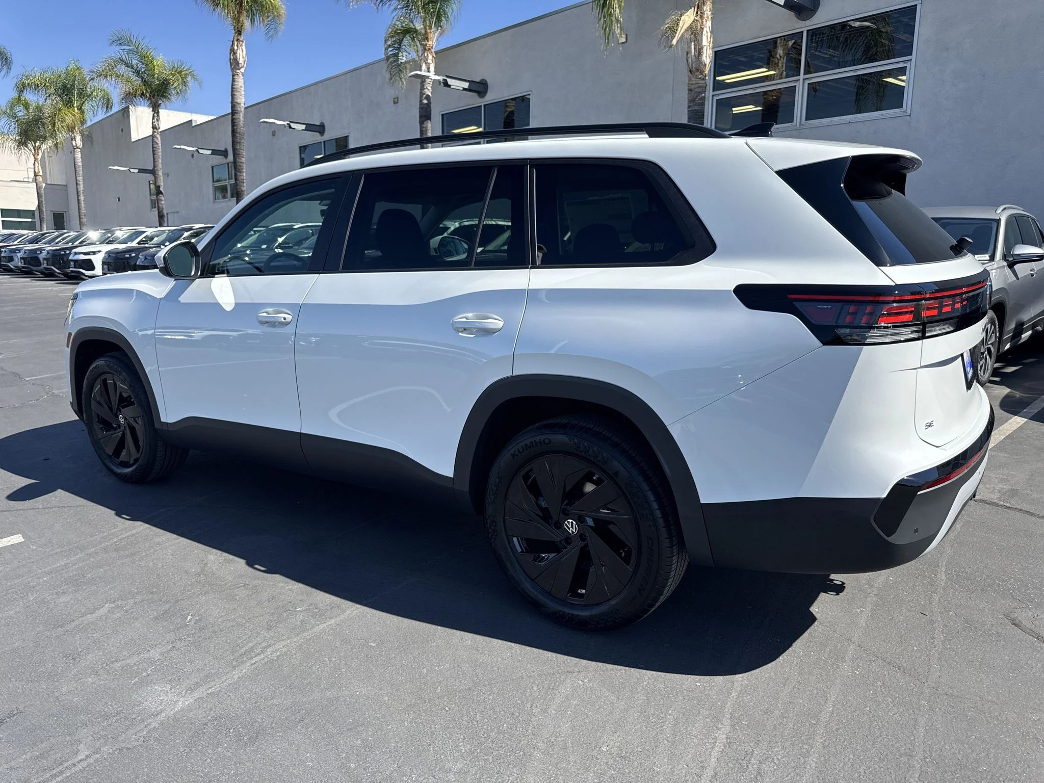 New 2027 Opal White Pearl Volkswagen SE w/Technology image 5