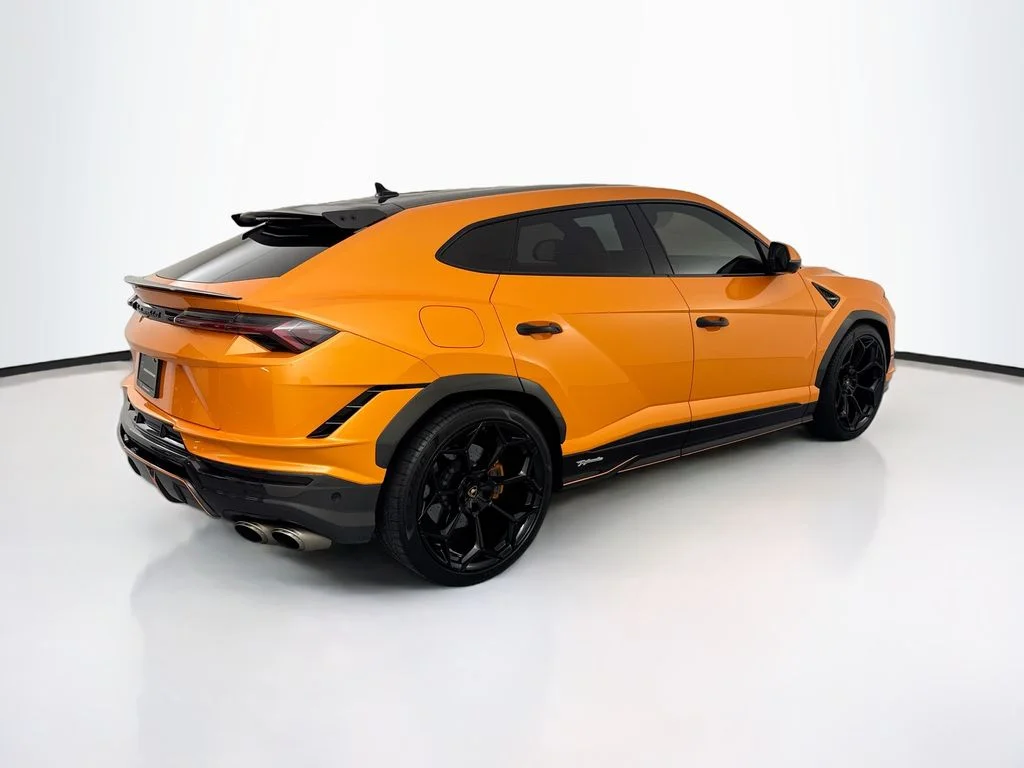 Used 2023  Lamborghini Performante image 5