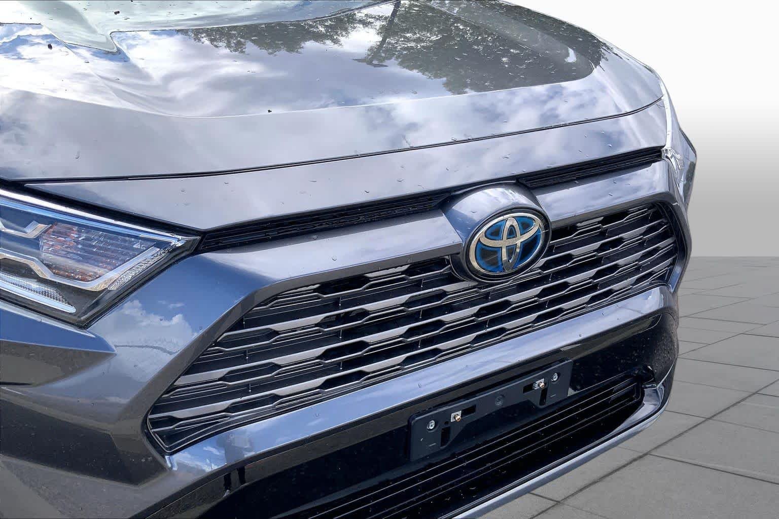 Used 2021 Magnetic Gray Metallic/Midnight Black Metallic Toyota Hybrid XSE image 32