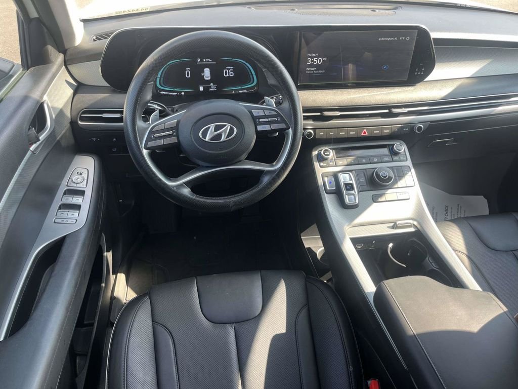 Used 2025 White Hyundai SEL image 13