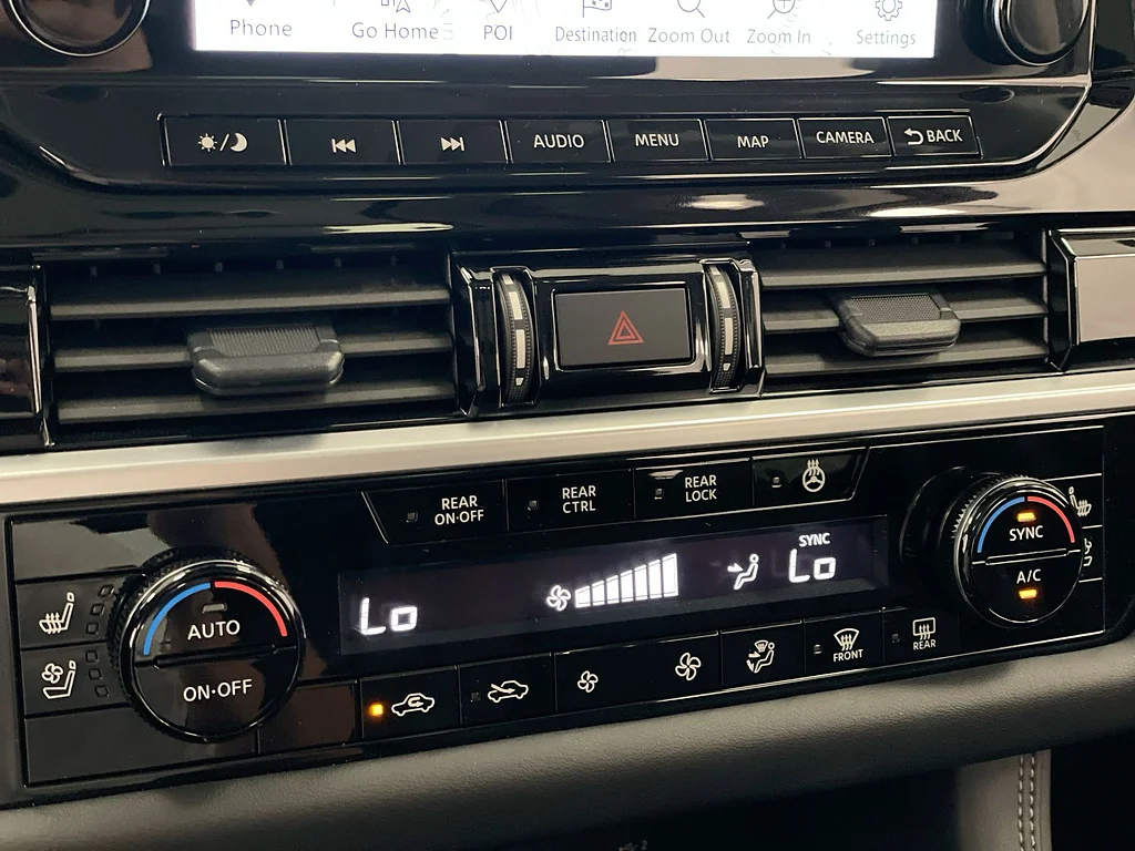 Used 2025 TAN Nissan Platinum image 18