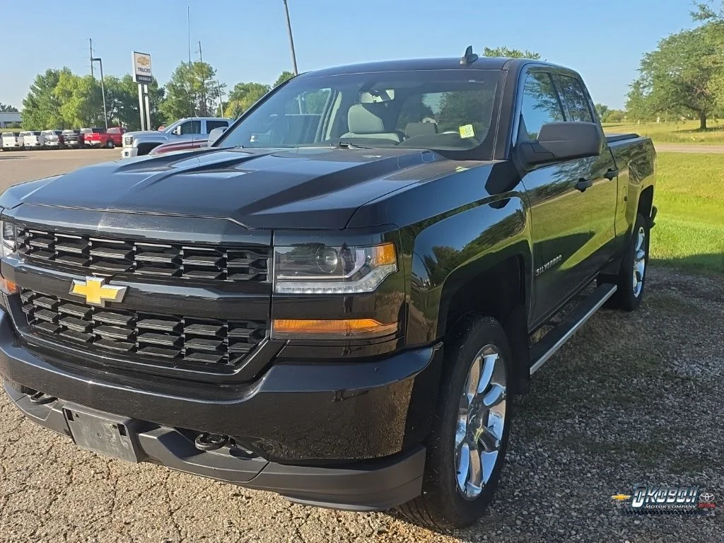 Used 2018 Black Chevrolet Custom image 4