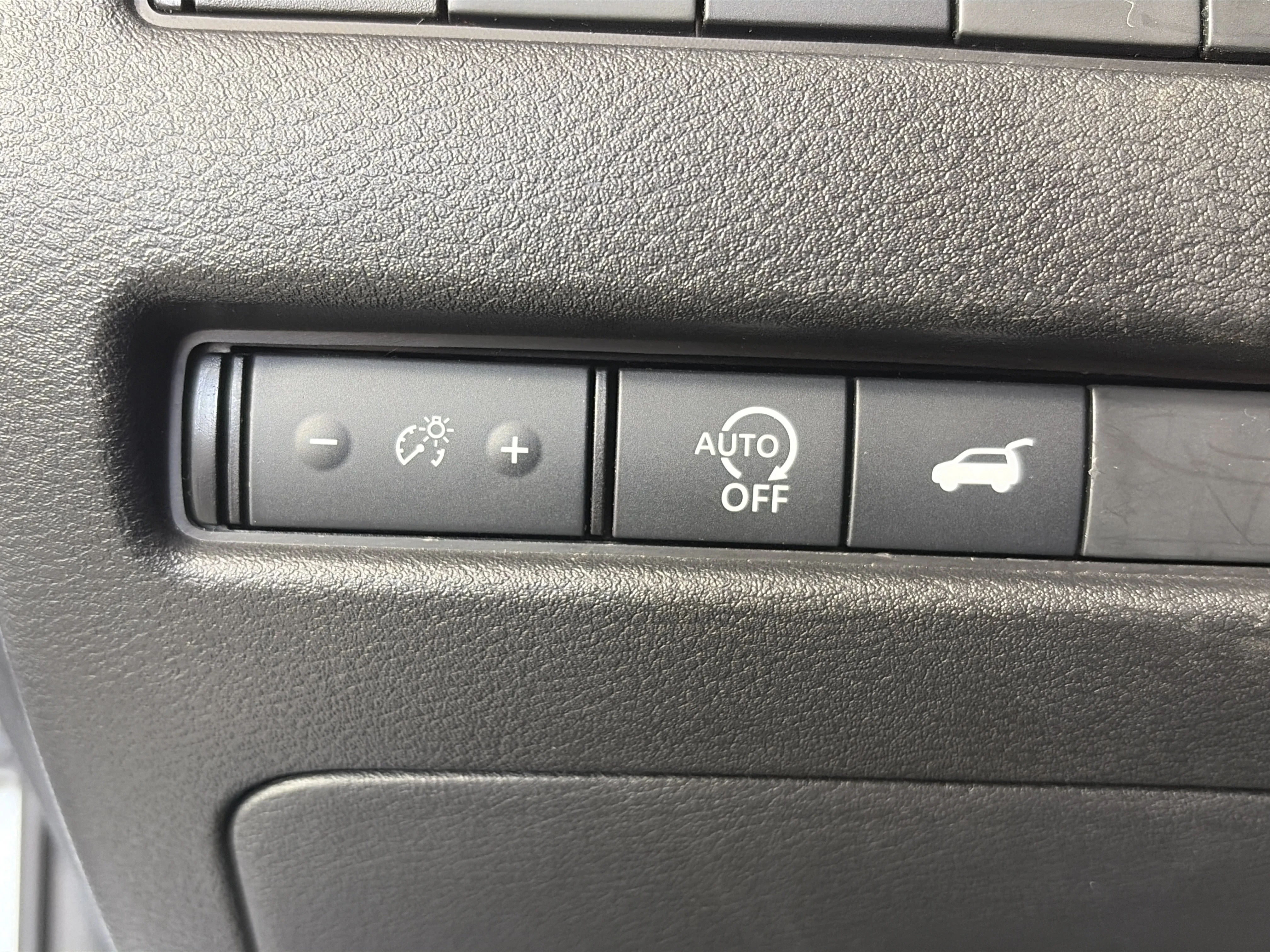 Used 2024 Everest White Pearl Nissan SV image 30