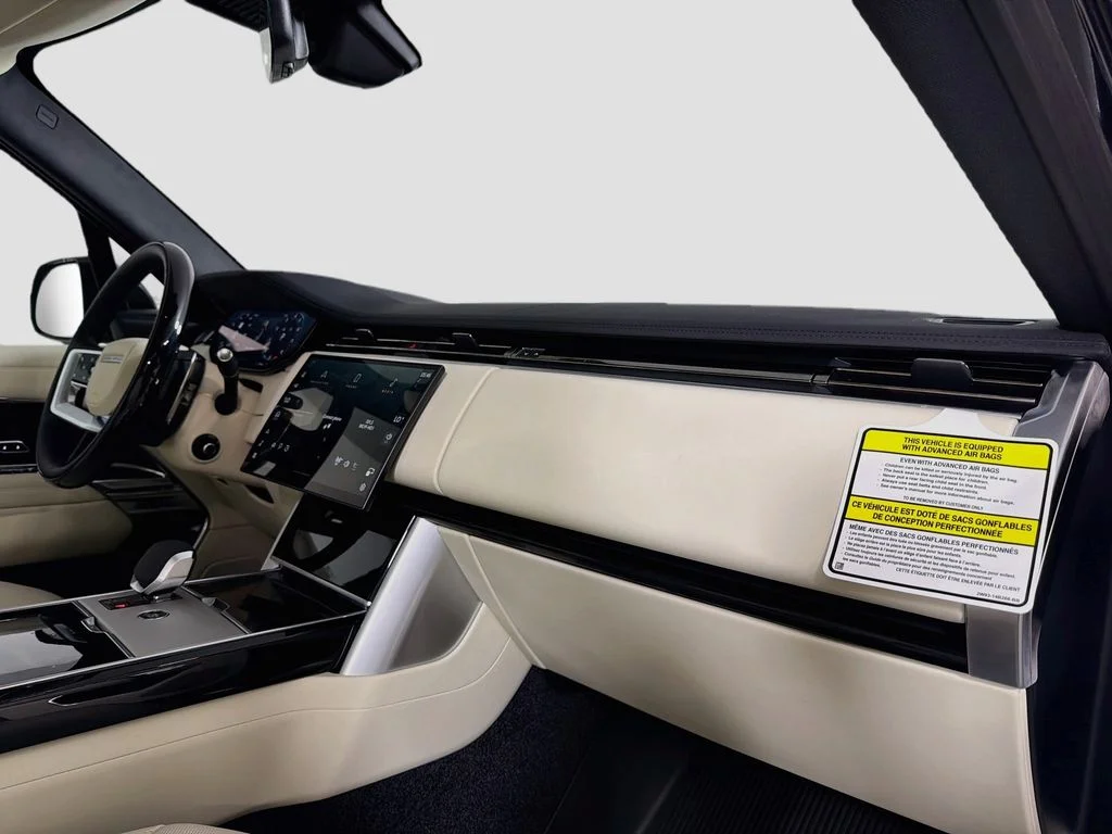 New 2026 Santorini Black Land Rover SE image 31