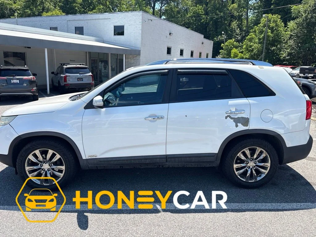 Used 2011 White Kia EX image 1