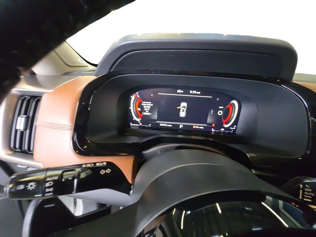 Used 2023 White Nissan Platinum image 14